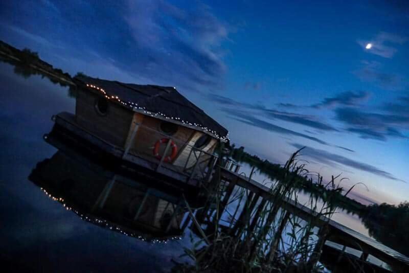 Cabane Flottante Millenium Varanges ภายนอก รูปภาพ